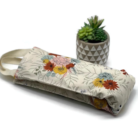 Neckwrap cream color fabric with flowers on it 