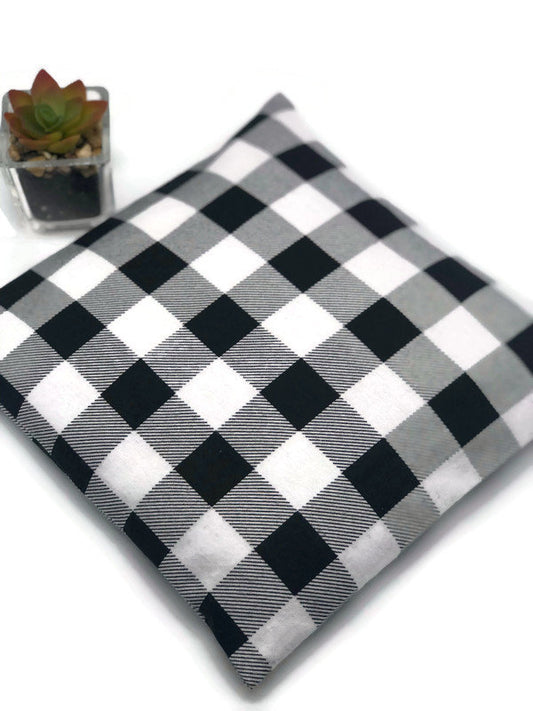 Black and white checkers fabric heating pad